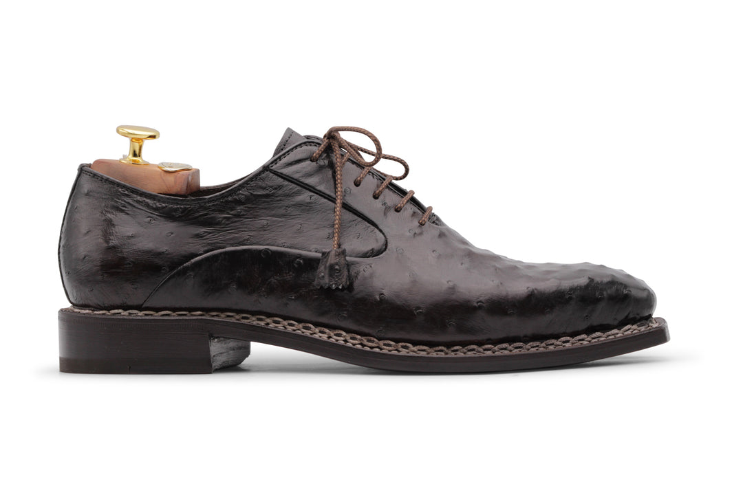 Precious leather stringed Norwegian processing