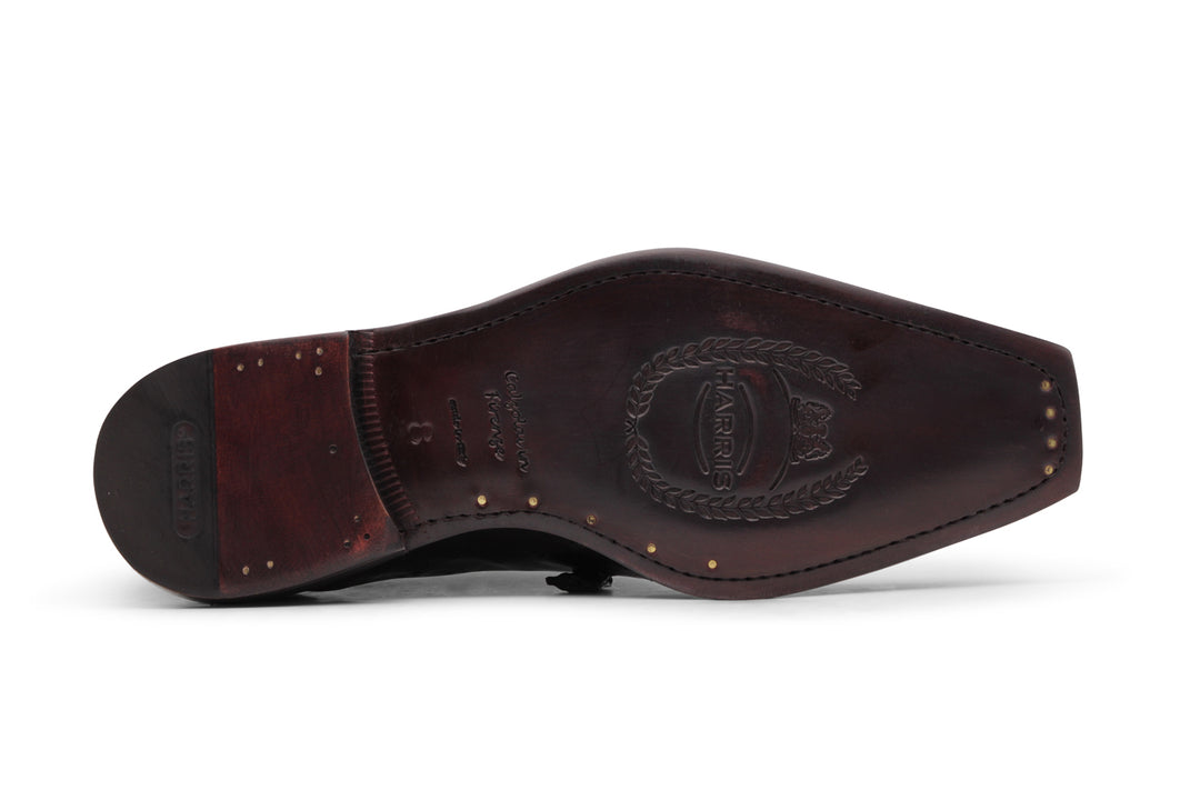 Precious leather stringed Norwegian processing