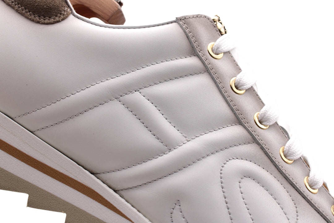 Leather sneaker with shaded details