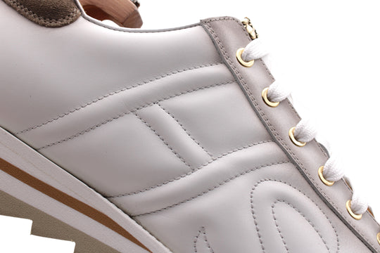 Leather sneaker with shaded details