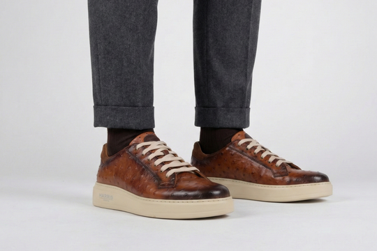 Sneakers aus bedrucktem Leder mit Straußeneffekt