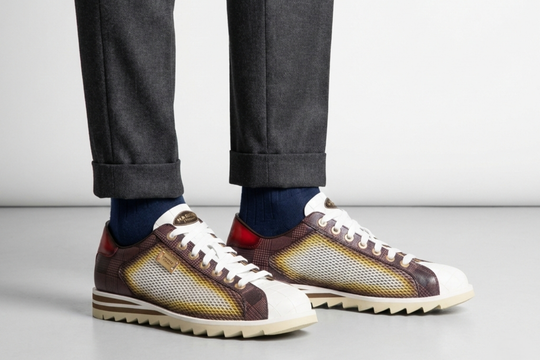 Crocodile effect and perforated sneakers