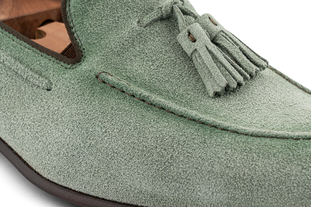 Mocassino in suede con pon pon Salvia