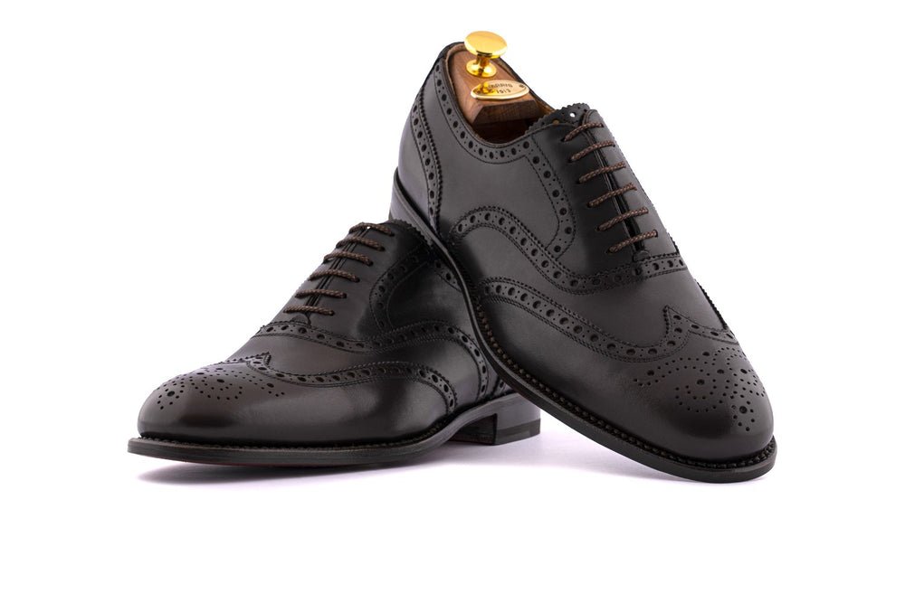 Leather lace-up shoes with brogue details