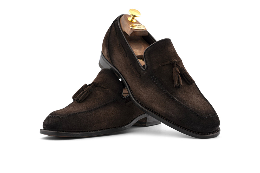 Mocasín con pompón en ante decolorado a mano