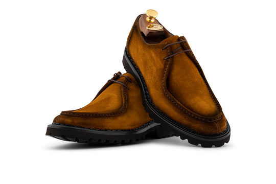 Wildleder-Schnürschuh mit Handnaht