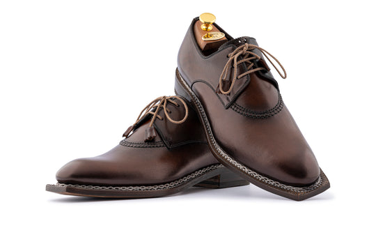 Derby pintado a mano con mano de obra noruega.