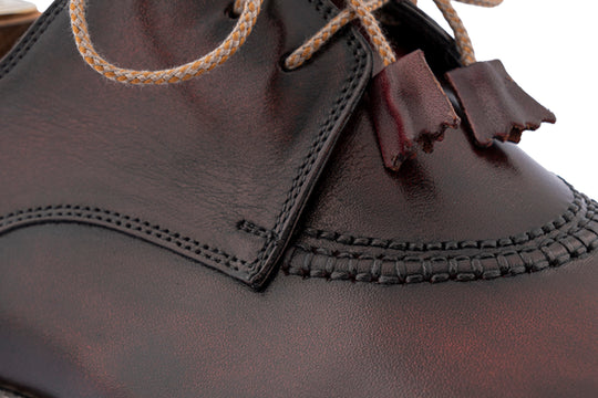 Derby pintado a mano con mano de obra noruega.