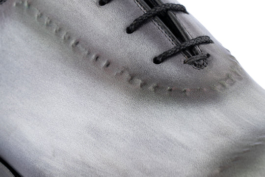 Francesina dipinta a mano con cuciture su carne