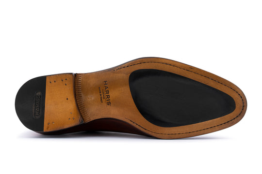 Francesina dipinta a mano con cuciture su carne