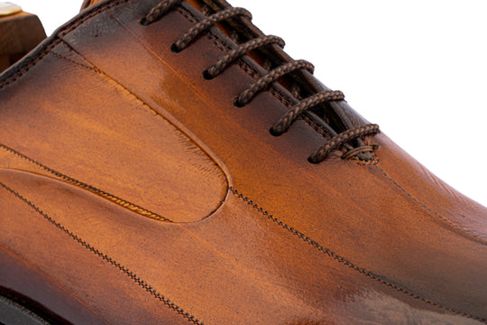 Hand-shaded eel lace-up