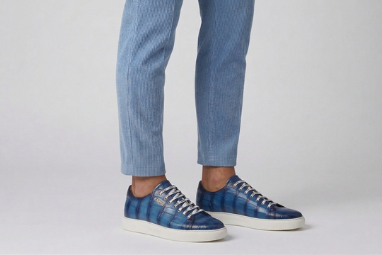 Sneakers in coccodrillo dipinte a mano