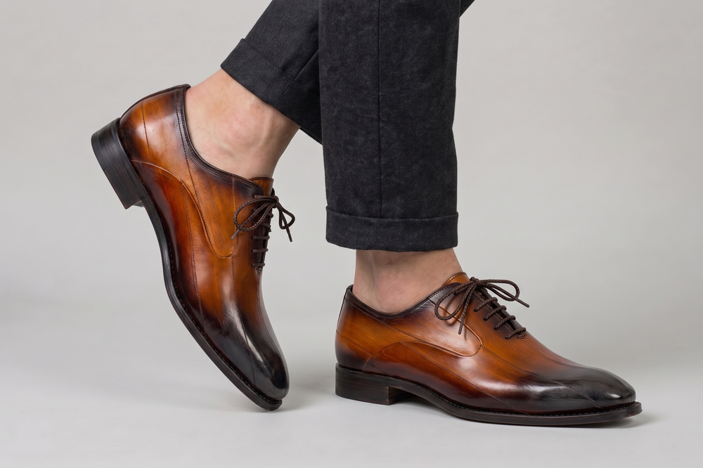 Hand-shaded eel lace-up