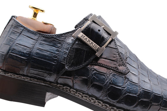 Mono crocodile buckle