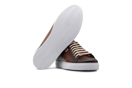 Baskets lisses peintes à la main