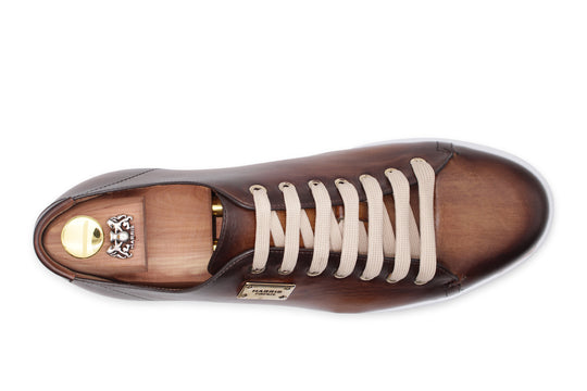 Baskets lisses peintes à la main