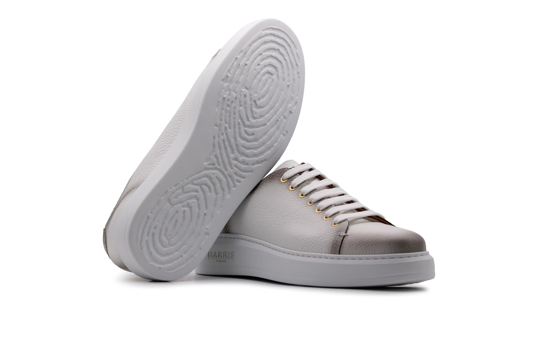 Sneaker in pelle morbida sfumata a mano