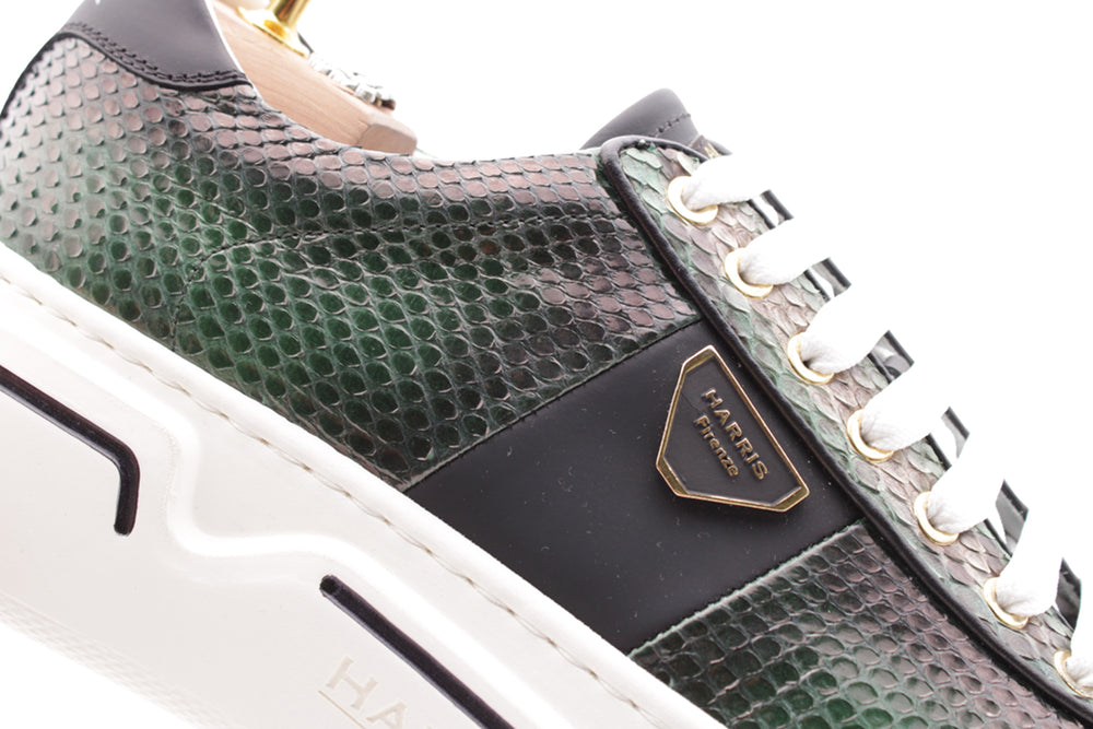 Sneaker in pitone con suola a cassetta