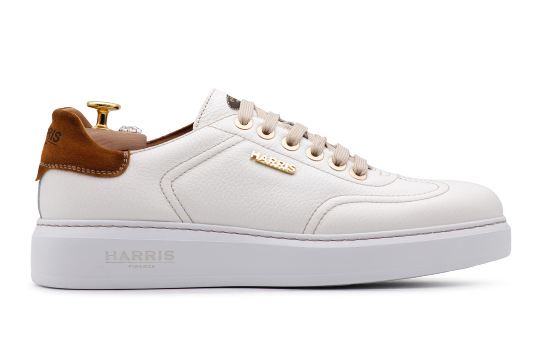 Zapatillas cómodas con detalles de ante.