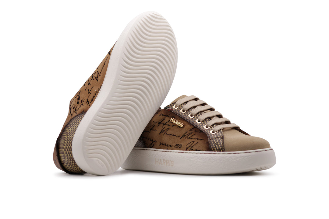 Sneakers in suede e dettagli writer