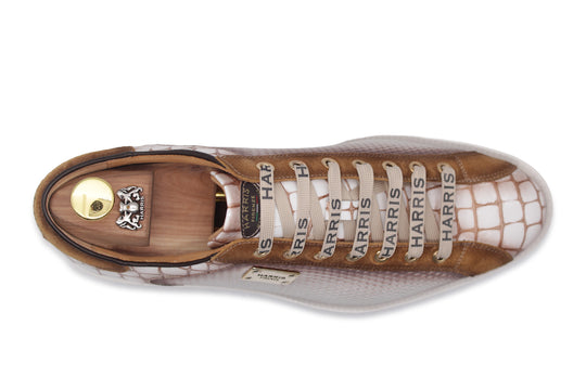 Zapatillas efecto cocodrilo y perforadas