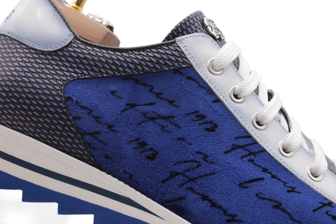 Sneakers in suede writer