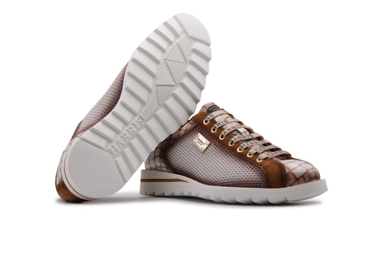 Zapatillas efecto cocodrilo y perforadas