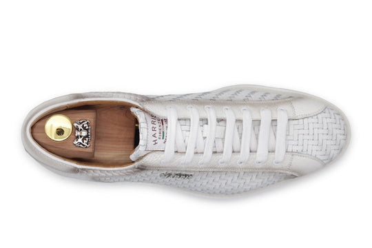 Zapatillas tejidas y estampadas.