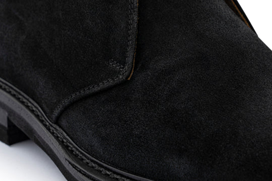 Schwarze Wildlederstiefelette